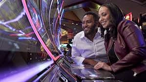 Aplikasi seluler totomacau4d menampilkan dealer langsung, slot, dan pasar sportsbook dalam antarmuka terpadu